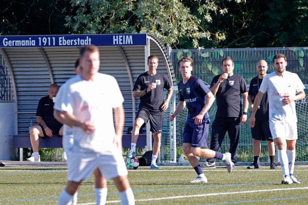 18.06.2026 Fussball Erstes öffentliches Training mit Ex SV Darmstadt 98 Profifussballer und Trainer Tobias Kempe (Bildmitte) beim Germania Eberstadt bei 35 Grad Darmstadt-Eberstadt Hessen Deutschland