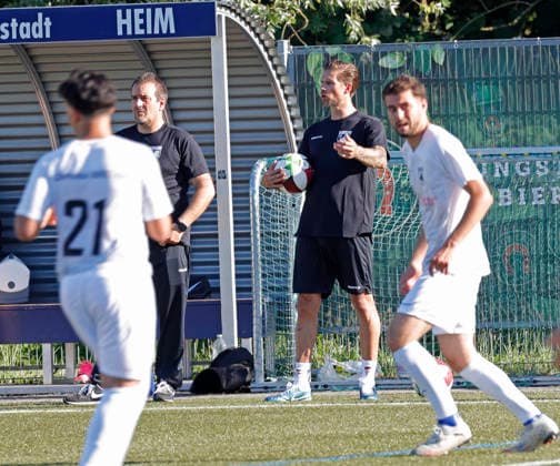 18.06.2026 Fussball Erstes öffentliches Training mit Ex SV Darmstadt 98 Profifussballer und neuer Trainer Tobias Kempe (2. v. re.) beim Germania Eberstadt bei 35 Grad Darmstadt-Eberstadt Hessen Deutschland