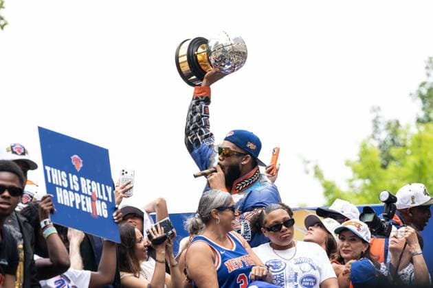 June 18, 2026, Bronx, New York, USA: Karl-Anthony Towns attends ticker-tape parade honoring Knicks basketball team winning NBA, Basketball Herren, USA Championship for 2025-2026 season in Canyon of Heroes from Battery Park along Lower Broadway to the City Hall in New York, NY on June 18, 2026. The Knicks captured their first NBA championship in 53 years and thousand of fans lined up to see their best team in decades. Bronx USA - ZUMAr339 20260618_znp_r339_028 Copyright: xLevxRadinx