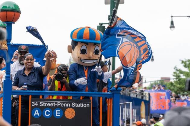 June 18, 2026, Bronx, New York, USA: Atmosphere during ticker-tape parade honoring Knicks basketball team winning NBA, Basketball Herren, USA Championship for 2025-2026 season in Canyon of Heroes from Battery Park along Lower Broadway to the City Hall in New York, NY on June 18, 2026. The Knicks captured their first NBA championship in 53 years and thousand of fans lined up to see their best team in decades. Ticker-Tape Parade For The Knicks Basketball Team  - ZUMAr339 20260618_znp_r339_049 Copyright: xLevxRadinx