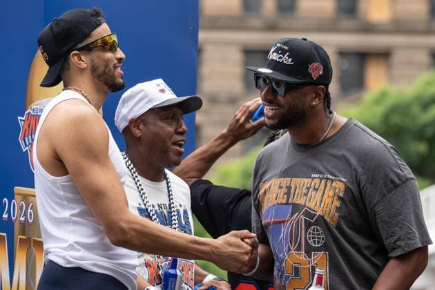 June 18, 2026, Bronx, New York, USA: Atmosphere during ticker-tape parade honoring Knicks basketball team winning NBA, Basketball Herren, USA Championship for 2025-2026 season in Canyon of Heroes from Battery Park along Lower Broadway to the City Hall in New York, NY on June 18, 2026. The Knicks captured their first NBA championship in 53 years and thousand of fans lined up to see their best team in decades. Bronx USA - ZUMAr339 20260618_znp_r339_036 Copyright: xLevxRadinx