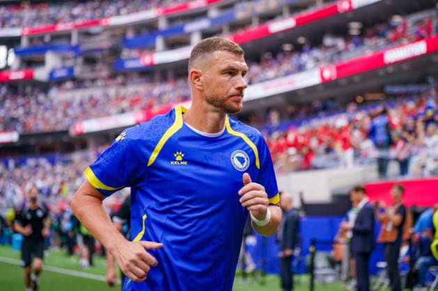 USA: Fußball FIFA World Cup, WM, Weltmeisterschaft, Fussball 2026 Gruppenphase Gruppe B Schweiz vs Bosnien-Herzegowina Los Angeles Stadium SoFi Stadium (Inglewood, Los Angeles County, Kalifornien): Edin DÅ¾eko Edin Dzeko (Bosnien und Herzegowina 11) Copyright: xJOERANxSTEINSIEKx