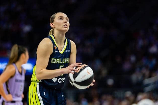 SAN FRANCISCO, CA - JUNE 17: Paige Bueckers 5 of the Dallas Wings shoots a free throw during a WNBA, Basketball Damen, USA Commissioner™s Cup game against the Golden State Valkyries on June 17, 2026 at Chase Center in San Francisco, CA. (Photo by Matthew Huang Icon Sportswire) WNBA: JUN 17 Dallas Wings at Golden State Valkyries EDITORIAL USE ONLY Icon260617152