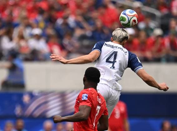 Switzerland v Bosnia and Herzegovina - FIFA World Cup, WM, Weltmeisterschaft, Fussball 2026 - Group B LOS ANGELES, UNITED STATES - JUNE 18: Breel Embolo (7) of Switzerland in action against Tarik Muharemovic (4) of Bosnia and Herzegovina during the 2026 FIFA World Cup First Stage Group B match between Switzerland and Bosnia and Herzegovina at the Los Angeles Stadium (SoFi Stadium) in Inglewood, California, United States on June 18, 2026. Tayfun Coskun Anadolu California United States. Editorial use only. Please get in touch for any other usage.  Copyright: x2026xAnadoluxTayfunxCoskunx