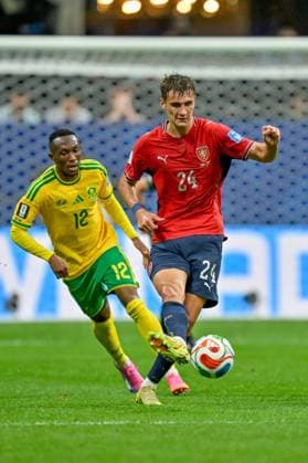 South Africa and Czechia Contest Possession in Group A Match ATLANTA, GA - JUNE 18: Czechia s Lukas Cerv (12) runs for the ball ahead of South Africa s Thapelo Maseko during the FIFA World Cup, WM, Weltmeisterschaft, Fussball 2026 Group A football match between Czechia and South Africa at the Atlanta Stadium in Atlanta, Georgia, on June 18, 2026. Atlanta US Copyright: x xwalidxibrahimx xJNAxPressx
