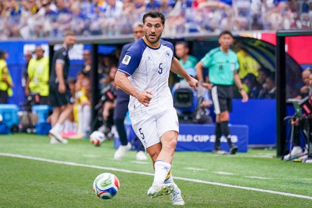 USA: Fußball FIFA World Cup, WM, Weltmeisterschaft, Fussball 2026 Gruppenphase Gruppe B Schweiz vs Bosnien-Herzegowina Los Angeles Stadium SoFi Stadium (Inglewood, Los Angeles County, Kalifornien): Sead KolaÅ¡inac Sead Kolasinac (Bosnien und Herzegowina 5)