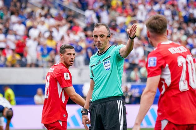 USA: Fußball FIFA World Cup, WM, Weltmeisterschaft, Fussball 2026 Gruppenphase Gruppe B Schweiz vs Bosnien-Herzegowina Los Angeles Stadium SoFi Stadium (Inglewood, Los Angeles County, Kalifornien): Schiedsrichter Joao Pinheiro (Portugal)