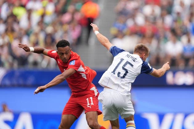 Switzerland v Bosnia and Herzegovina - FIFA World Cup, WM, Weltmeisterschaft, Fussball 2026 - Group B LOS ANGELES, UNITED STATES - JUNE 18: Amar Memic (15) of Bosnia and Herzegovina in action against Dan Ndoye (11) of Switzerland during the 2026 FIFA World Cup First Stage Group B match between Switzerland and Bosnia and Herzegovina at the Los Angeles Stadium (SoFi Stadium) in Inglewood, California, United States on June 18, 2026. Tayfun Coskun Anadolu California United States. Editorial use only. Please get in touch for any other usage.  Copyright: x2026xAnadoluxTayfunxCoskunx