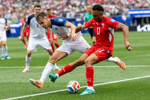 June 18, 2026, Los Angeles, California, USA: Switzerland Ruben Vargas (11) in actions against Bosnia and Herzegovina Amar Dedic (7) during the FIFA World Cup, WM, Weltmeisterschaft, Fussball Group B soccer match at SoFi Stadium in Inglewood, Calif., Thursday, June 18, 2026. World Cup 2026: Switzerland Vs Bosnia And Herzegovina  - ZUMAc68_ 20260618_zaf_c68_014 Copyright: xRingoxChiux