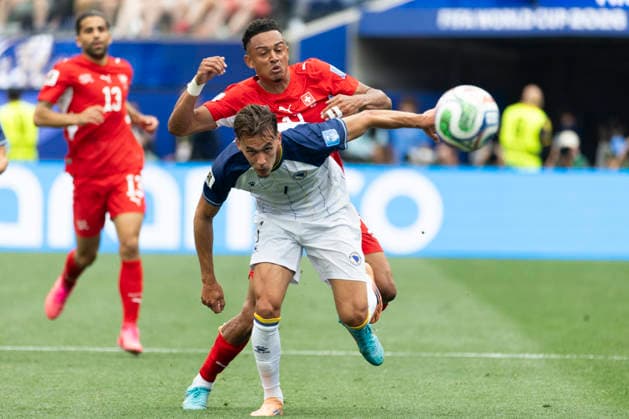 June 18, 2026, Los Angeles, California, USA: Switzerland Ruben Vargas (11) in actions against Bosnia and Herzegovina Amar Dedic (7) during the FIFA World Cup, WM, Weltmeisterschaft, Fussball Group B soccer match at SoFi Stadium in Inglewood, Calif., Thursday, June 18, 2026. World Cup 2026: Switzerland Vs Bosnia And Herzegovina  - ZUMAc68_ 20260618_zaf_c68_017 Copyright: xRingoxChiux