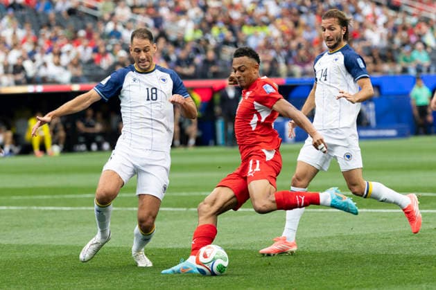 June 18, 2026, Los Angeles, California, USA: Switzerland Ruben Vargas (11) in actions against Bosnia and Herzegovina Nikola Katic (18) during the FIFA World Cup, WM, Weltmeisterschaft, Fussball Group B soccer match at SoFi Stadium in Inglewood, Calif., Thursday, June 18, 2026. World Cup 2026: Switzerland Vs Bosnia And Herzegovina  - ZUMAc68_ 20260618_zaf_c68_020 Copyright: xRingoxChiux