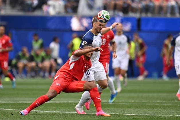 Switzerland v Bosnia and Herzegovina - FIFA World Cup, WM, Weltmeisterschaft, Fussball 2026 - Group B LOS ANGELES, UNITED STATES - JUNE 18: Manuel Akanji (L) of Switzerland in action against Ermedin Demirovic (R) of Bosnia and Herzegovina during the 2026 FIFA World Cup First Stage Group B match between Switzerland and Bosnia and Herzegovina at the Los Angeles Stadium (SoFi Stadium) in Inglewood, California, United States on June 18, 2026. Tayfun Coskun Anadolu California United States. Editorial use only. Please get in touch for any other usage.  Copyright: x2026xAnadoluxTayfunxCoskunx