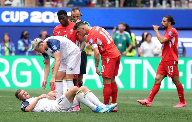 FIFA World Cup, WM, Weltmeisterschaft, Fussball 2026 - Group B - Switzerland vs Bosnia and Herzegovina Edin Dzeko of Bosnia and Herzegovina lies on the pitch during the FIFA World Cup 2026 group stage match Switzerland against Bosnia and Herzegovina, in Los Angeles, USA, 18 June 2026. LOS ANGELES United States  Copyright: xCRISTOPHERxTORRESx