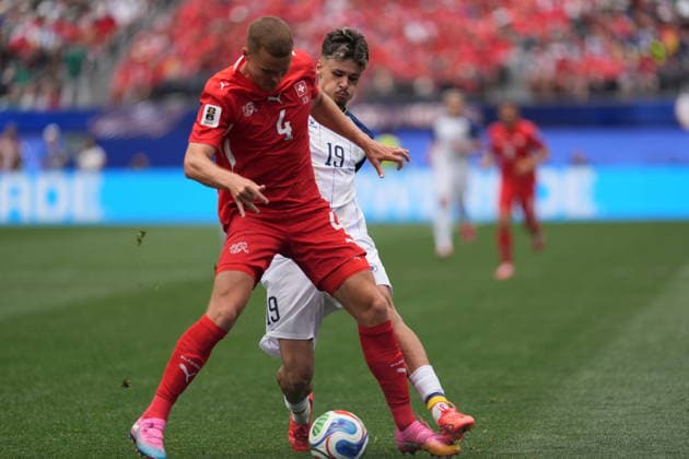 Switzerland v Bosnia and Herzegovina - FIFA World Cup, WM, Weltmeisterschaft, Fussball 2026 - Group B LOS ANGELES, UNITED STATES - JUNE 18: Nico Elvedi (4) of Switzerland in action against Kerim Alajbegovic of Bosnia and Herzegovina during the 2026 FIFA World Cup First Stage Group B match between Switzerland and Bosnia and Herzegovina at the Los Angeles Stadium (SoFi Stadium) in Inglewood, California, United States on June 18, 2026. Tayfun Coskun Anadolu California United States. Editorial use only. Please get in touch for any other usage.  Copyright: x2026xAnadoluxTayfunxCoskunx