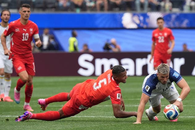 Manuel Akanji (L) of Switzerland vies for the ballwith Ermedin Demirovic (R) of Bosnia and Herzegovina, during a Group B match of the 2026 FIFA World Cup, WM, Weltmeisterschaft, Fussball between Switzerland and Bosnia and Herzegovina, at SoFi Stadium in Los Angeles, United States,18 June 2026. FIFA World Cup 2026 - Group B - Switzerland vs Bosnia and Herzegovina !ACHTUNG: NUR REDAKTIONELLE NUTZUNG!  Copyright: xOmarxAlonsox AMDEP6930 20260618-55020639918_1