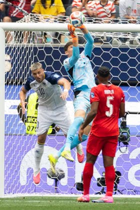 June 18, 2026, Los Angeles, California, USA: Switzerland goalkeeper Gregor Kobel (1) makes a save anagaint Bosnia and Herzegovina Ermedin Demirovic (10) during the FIFA World Cup, WM, Weltmeisterschaft, Fussball Group B soccer match at SoFi Stadium in Inglewood, Calif., Thursday, June 18, 2026. Los Angeles USA - ZUMAc68_ 20260618_zaf_c68_013 Copyright: xRingoxChiux