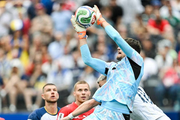 Gregor Kobel of Switzerland controls the ball during a FIFA Men’s World Cup 2026 Group Stage football match between Switzerland and Bosnia and Herzegovina at Los Angeles Stadium, in Inglewood on June 18th 2026 (Photo by Nayra Halm SPP)  Copyright: xNayraxHalm SPPx Sportspressphoto_SPR170022