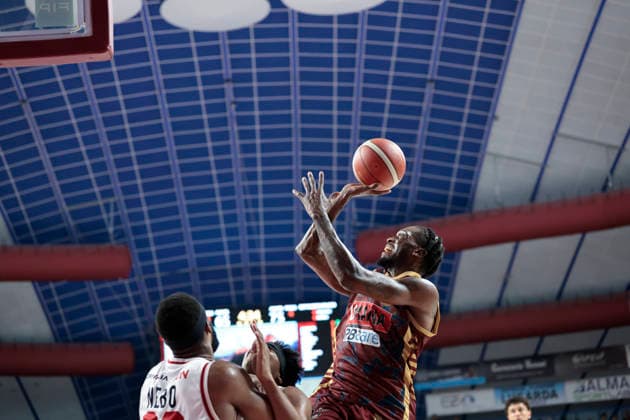 June 18, 2026, Venezia, Veneto, Italy: Umana ReyerÃ¢â‚¬â ¢s JORDAN PARKS in action against Emporio Armani MilanoÃ¢â‚¬â ¢s JOSH NEBO during Italian LBA basket final between Umana Reyer Venezia and EA7 Emporio Armani Milano at Taliercio on June 18th, 2026, Venezia, Italy. Venezia Italy - ZUMAr199 20260618_zsp_r199_038 Copyright: xMattiaxRadonix