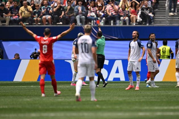 Switzerland v Bosnia and Herzegovina - FIFA World Cup, WM, Weltmeisterschaft, Fussball 2026 - Group B LOS ANGELES, UNITED STATES - JUNE 18: Referee Joao Pedro Silva Pinheiro shows red card to Tarik Muharemovic of Bosnia and Herzegovina during the 2026 FIFA World Cup First Stage Group B match between Switzerland and Bosnia and Herzegovina at the Los Angeles Stadium (SoFi Stadium) in Inglewood, California, United States on June 18, 2026. Tayfun Coskun Anadolu California United States. Editorial use only. Please get in touch for any other usage.  Copyright: x2026xAnadoluxTayfunxCoskunx