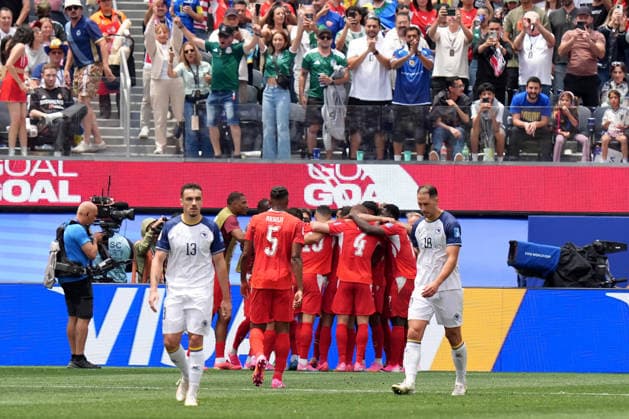 Swiss players celebrate a goal, during a Group B match of the 2026 FIFA World Cup, WM, Weltmeisterschaft, Fussball between Switzerland and Bosnia and Herzegovina, at SoFi Stadium in Los Angeles, United States,18 June 2026. FIFA World Cup 2026 - Group B - Switzerland vs Bosnia and Herzegovina !ACHTUNG: NUR REDAKTIONELLE NUTZUNG!  Copyright: xOmarxAlonsox AMDEP6935 20260618-55020640088_1
