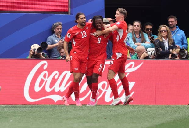 FIFA World Cup, WM, Weltmeisterschaft, Fussball 2026 - Group B - Switzerland vs Bosnia and Herzegovina Johan Manzambi of Switzerland (C) celebrates with teammates after scoring the 3-0 goal during the FIFA World Cup 2026 group stage match Switzerland against Bosnia and Herzegovina, in Los Angeles, USA, 18 June 2026. LOS ANGELES United States  Copyright: xCRISTOPHERxTORRESx