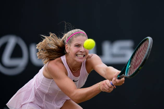 Lexus Nottingham Open - Day Four Hannah Klugman competes during her Round of 16 singles match at the 2026 Lexus Nottingham Open Women s tennis tournament at the Nottingham Tennis Centre in Nottingham, England, on June 18, 2026. Nottingham Great Britain United Kingdom  Copyright: xOwenxHammondx originalFilename:hammond-2026lexu260618_np5CG.jpg
