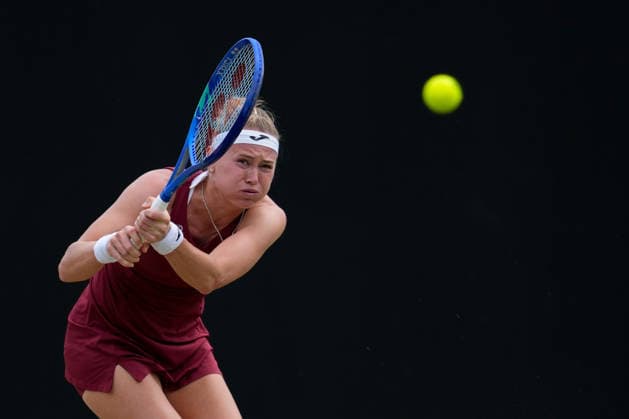 Lexus Nottingham Open - Day Four Marie Bouzkova in action during her Round of 16 singles match at the 2026 Lexus Nottingham Open Women s tennis tournament at the Nottingham Tennis Centre in Nottingham, England, on June 18, 2026. Nottingham Great Britain United Kingdom  Copyright: xOwenxHammondx originalFilename:hammond-2026lexu260618_npNFW.jpg
