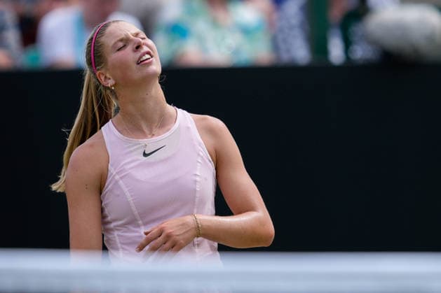 Lexus Nottingham Open - Day Four Hannah Klugman competes during her Round of 16 singles match at the 2026 Lexus Nottingham Open Women s tennis tournament at the Nottingham Tennis Centre in Nottingham, England, on June 18, 2026. Nottingham Great Britain United Kingdom  Copyright: xOwenxHammondx originalFilename:hammond-2026lexu260618_npNYh.jpg