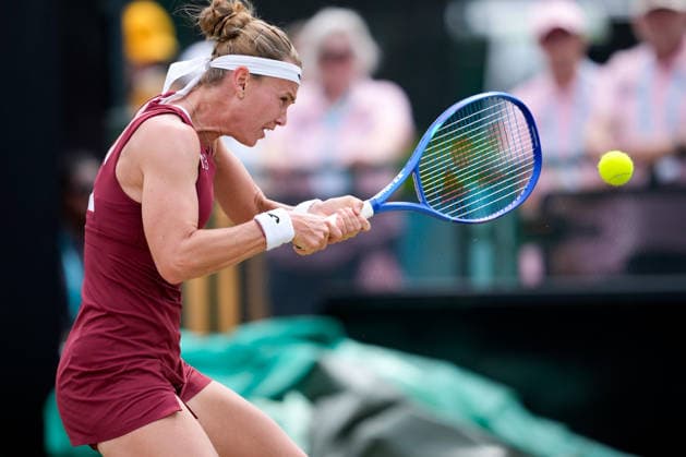 Lexus Nottingham Open - Day Four Marie Bouzkova in action during her Round of 16 singles match at the 2026 Lexus Nottingham Open Women s tennis tournament at the Nottingham Tennis Centre in Nottingham, England, on June 18, 2026. Nottingham Great Britain United Kingdom  Copyright: xOwenxHammondx originalFilename:hammond-2026lexu260618_npzQs.jpg