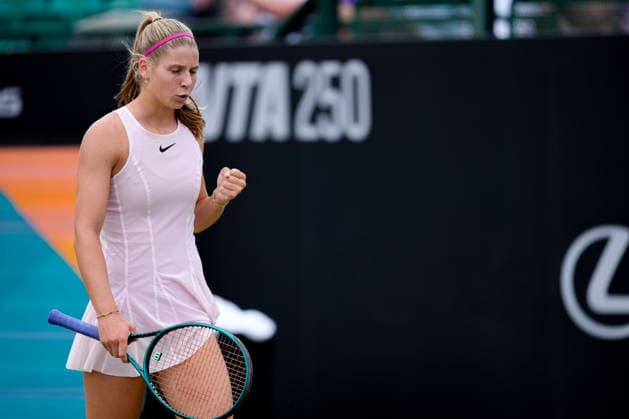 Lexus Nottingham Open - Day Four Hannah Klugman competes during her Round of 16 singles match at the 2026 Lexus Nottingham Open Women s tennis tournament at the Nottingham Tennis Centre in Nottingham, England, on June 18, 2026. Nottingham Great Britain United Kingdom  Copyright: xOwenxHammondx originalFilename:hammond-2026lexu260618_npNhR.jpg