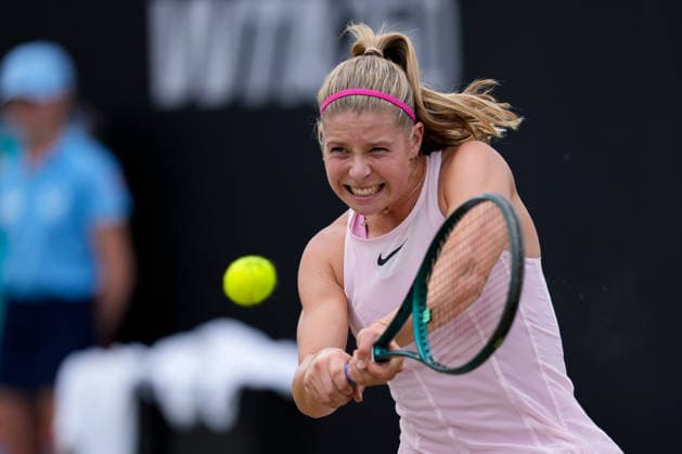 Lexus Nottingham Open - Day Four Hannah Klugman competes during her Round of 16 singles match at the 2026 Lexus Nottingham Open Women s tennis tournament at the Nottingham Tennis Centre in Nottingham, England, on June 18, 2026. Nottingham Great Britain United Kingdom  Copyright: xOwenxHammondx originalFilename:hammond-2026lexu260618_npMk0.jpg