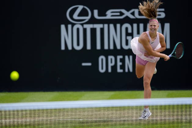 Lexus Nottingham Open - Day Four Hannah Klugman competes during her Round of 16 singles match at the 2026 Lexus Nottingham Open Women s tennis tournament at the Nottingham Tennis Centre in Nottingham, England, on June 18, 2026. Nottingham Great Britain United Kingdom  Copyright: xOwenxHammondx originalFilename:hammond-2026lexu260618_npArW.jpg