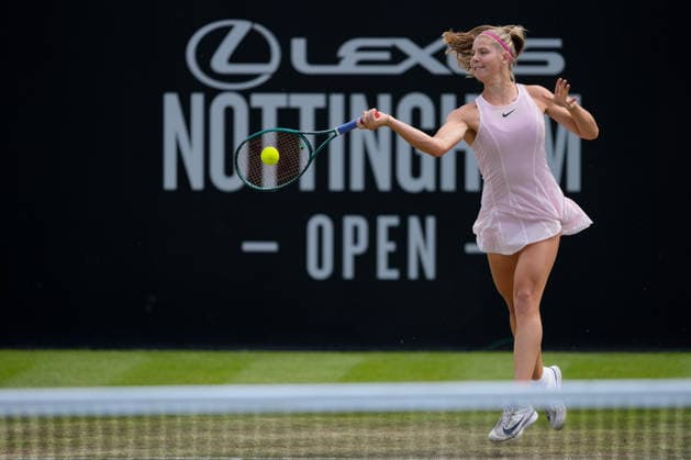 Lexus Nottingham Open - Day Four Hannah Klugman competes during her Round of 16 singles match at the 2026 Lexus Nottingham Open Women s tennis tournament at the Nottingham Tennis Centre in Nottingham, England, on June 18, 2026. Nottingham Great Britain United Kingdom  Copyright: xOwenxHammondx originalFilename:hammond-2026lexu260618_npwPD.jpg