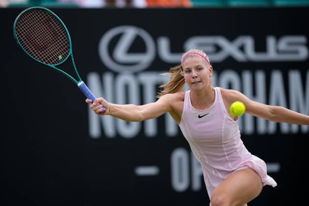 Lexus Nottingham Open - Day Four Hannah Klugman competes during her Round of 16 singles match at the 2026 Lexus Nottingham Open Women s tennis tournament at the Nottingham Tennis Centre in Nottingham, England, on June 18, 2026. Nottingham Great Britain United Kingdom  Copyright: xOwenxHammondx originalFilename:hammond-2026lexu260618_npVVz.jpg