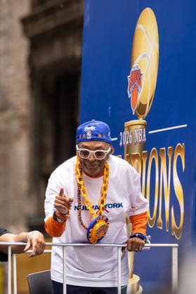 June 18, 2026, New York, New York, USA: SPIKE LEE celebrates atop a parade float during the New York Knicks 2026 NBA, Basketball Herren, USA Championship parade through Lower Manhattan. Fans lined the streets to cheer players and staff as the organization celebrated its first NBA title in decades. New York USA - ZUMAb288 20260618_zsp_b288_025 Copyright: xNoahxBurtonx