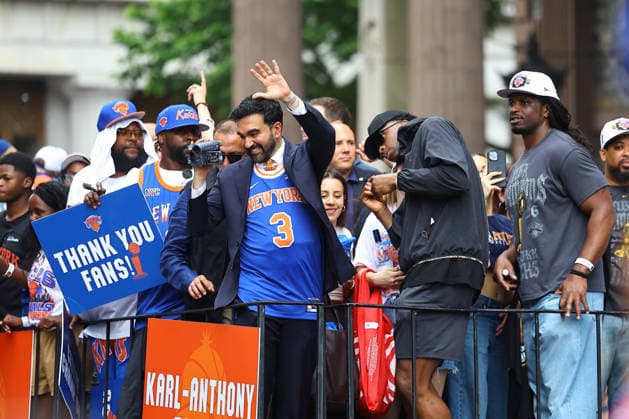 New York Knicks Championship Parade New York City Mayor Zohran Mamdani rides a float with New York Knicks players during a parade up Broadway in New York, New York, on June 18, 2026. New York City N.Y. United States  Copyright: xGordonxDonovanx originalFilename:donovan-knicksch260618_npr00.jpg