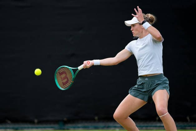 Lexus Nottingham Open - Day Four Caty McNally in action during the quarterfinal doubles match at the 2026 Lexus Nottingham Open Women s tennis tournament at the Nottingham Tennis Centre in Nottingham, England, on June 18, 2026. Nottingham Great Britain United Kingdom  Copyright: xOwenxHammondx originalFilename:hammond-2026lexu260618_npQ7L.jpg