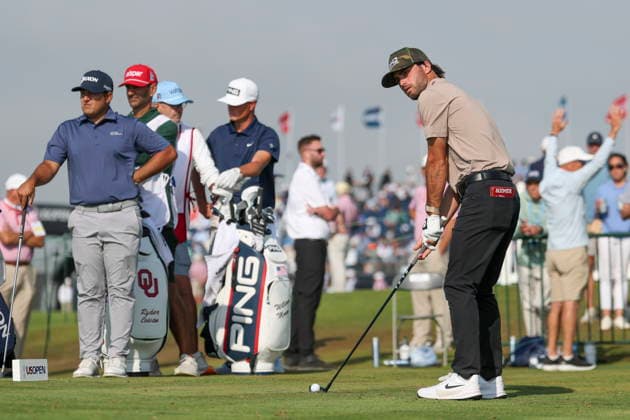 US Open Golf Championship - Round 1 Ryder Cowan (R) of the US tees off during the first round of the 2026 US Open golf tournament at Shinnecock Hills Golf Club in Southampton, New York, USA, 18 June 2026. SOUTHAMPTON NEW YORK UNITED STATES  Copyright: xSARAHxYENESELx