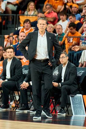 June 18, 2026, Valencia, Spain: PEDRO MARTINEZ coach of Valencia Basket seen in action during the Liga Endesa PlayOff Final Game 1 between Valencia Basket vs FC Barcelona, Barca at Roig Arena Stadium. Valencia Spain - ZUMA 20260618_mda_v152_448 Copyright: xGermanxVidalxPoncex