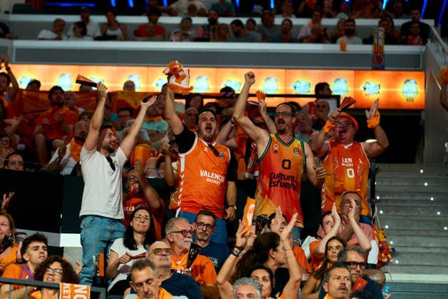 June 18, 2026, Valencia, Spain: FANS of Valencia Basket seen in action during the Liga Endesa PlayOff Final Game 1 between Valencia Basket vs FC Barcelona, Barca at Roig Arena Stadium. Valencia Spain - ZUMA 20260618_mda_v152_457 Copyright: xGermanxVidalxPoncex