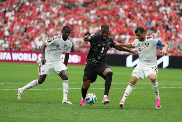 Canada v Qatar - FIFA World Cup, WM, Weltmeisterschaft, Fussball 2026 - Group B VANCOUVER, CANADA - JUNE 18: Cyle Larin (9) of Canada in action during the 2026 FIFA World Cup First Stage Group B match between Canada and Qatar at BC Place Stadium in Vancouver, Canada on June 18, 2026. Ercin Erturk Anadolu British Columbia Canada. Editorial use only. Please get in touch for any other usage.  Copyright: x2026xAnadoluxErcinxErturkx