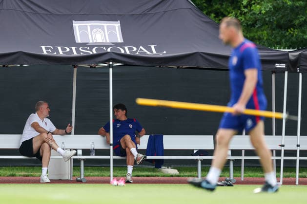Croatia Training And press conference, PK, Pressekonferenz - FIFA World Cup, WM, Weltmeisterschaft, Fussball 2026 Technical director of Croatia National Footbal Team Stipe Pletikosa speak with head coach of Croatia Zlatko Dalic during the training session at training centre at Episcopal High School on June 18, 2026 in Alexandria, Virginia.  IgorxKralj PIXSELL