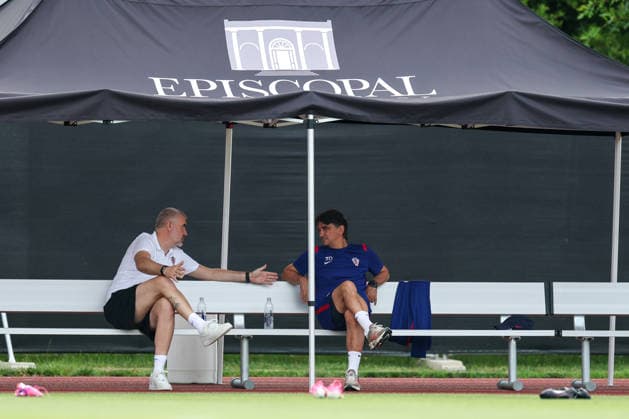 Croatia Training And press conference, PK, Pressekonferenz - FIFA World Cup, WM, Weltmeisterschaft, Fussball 2026 Technical director of Croatia National Footbal Team Stipe Pletikosa speak with head coach of Croatia Zlatko Dalic during the training session at training centre at Episcopal High School on June 18, 2026 in Alexandria, Virginia.  IgorxKralj PIXSELL