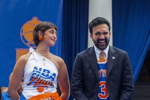 New York Knicks ticker-tape victory parade New York Mayor Zohran Mamdani (R) and New York™s First Lady Rama Duwaji attend the 2026 Knicks Championship City Hall celebration ceremony in New York, New York, USA, 18 June 2026. NEW YORK NEW YORK United States  Copyright: xOLGAxFEDOROVAx