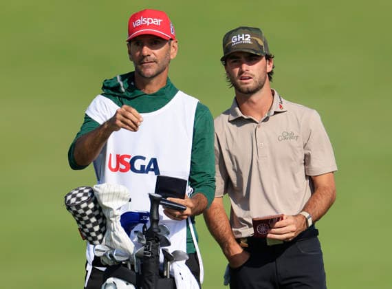Amateur Ryder Cowan talks with his caddie on the 1st fairway during the first round of the 126th U.S. Open Golf Championship at Shinnecock Hills Golf Club in Southampton, NY, on Thursday, June 18, 2026.  NYC20260618906 COREYxSIPKIN