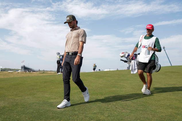 Amateur Ryder Cowan walk off the green on the 1st hole during the first round of the 126th U.S. Open Golf Championship at Shinnecock Hills Golf Club in Southampton, NY, on Thursday, June 18, 2026.  NYC20260618910 COREYxSIPKIN