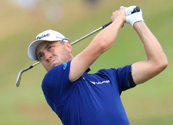 Justin Thomas hits an approach shot on the 1st fairway during the first round of the 126th U.S. Open Golf Championship at Shinnecock Hills Golf Club in Southampton, NY, on Thursday, June 18, 2026.  NYC20260618916 COREYxSIPKIN