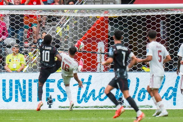 FIFA World Cup, WM, Weltmeisterschaft, Fussball 2026 - Group B - Canada vs Qatar Canada forward Jonathan David (L) scores his second goal of the match while challenged by Qatar defender Boualem Khoukhi (C) during the FIFA World Cup 2026 group stage match between Canada and Qatar in Vancouver, Canada, 18 June 2026. VANCOUVER Canada  Copyright: xBOBxFRIDx
