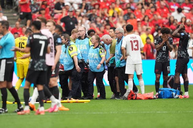 Canada v Qatar - FIFA World Cup, WM, Weltmeisterschaft, Fussball 2026 - Group B VANCOUVER, CANADA - JUNE 18: Ismael Kone of Canada is assisted away after he got injured in his leg during the 2026 FIFA World Cup First Stage Group B match between Canada and Qatar at BC Place Stadium in Vancouver, Canada on June 18, 2026. Ercin Erturk Anadolu British Columbia Canada. Editorial use only. Please get in touch for any other usage.  Copyright: x2026xAnadoluxErcinxErturkx