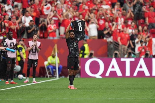 Canada v Qatar - FIFA World Cup, WM, Weltmeisterschaft, Fussball 2026 - Group B VANCOUVER, CANADA - JUNE 18: Nathan Saliba (25) of Canada raises Ismael Kone s jersey as part of his goal celebration during the 2026 FIFA World Cup First Stage Group B match between Canada and Qatar at BC Place Stadium in Vancouver, Canada on June 18, 2026. Ercin Erturk Anadolu British Columbia Canada. Editorial use only. Please get in touch for any other usage.  Copyright: x2026xAnadoluxErcinxErturkx